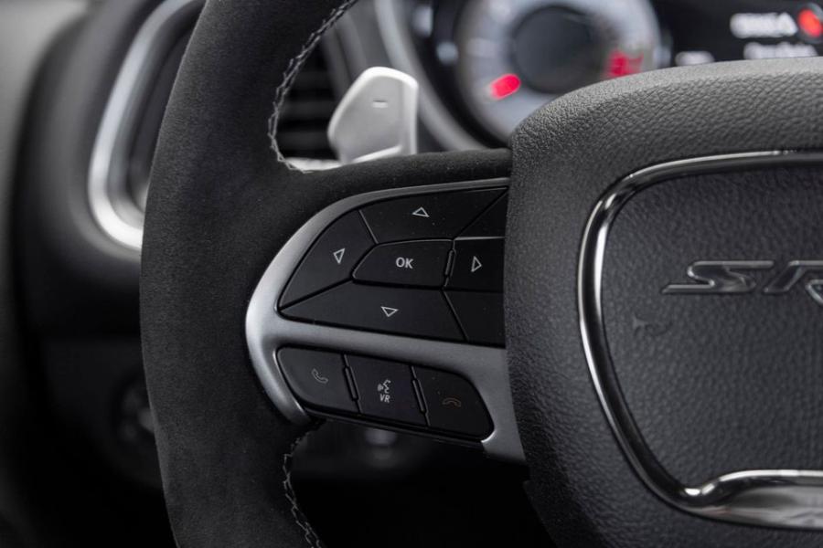 Детали интерьера Dodge Challenger SRT Demon (0914) 2018 года  (NO) (фото 25 из 40)